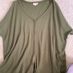 Green shirt w buttons